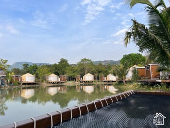 eco eyes village