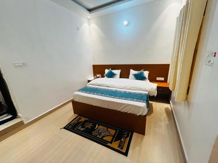 hotel awadh palace