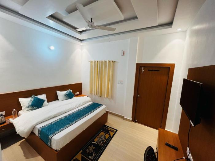 hotel awadh palace