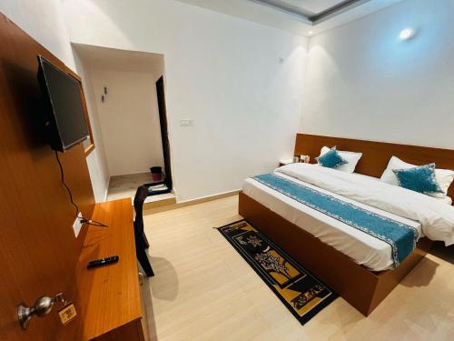 hotel awadh palace