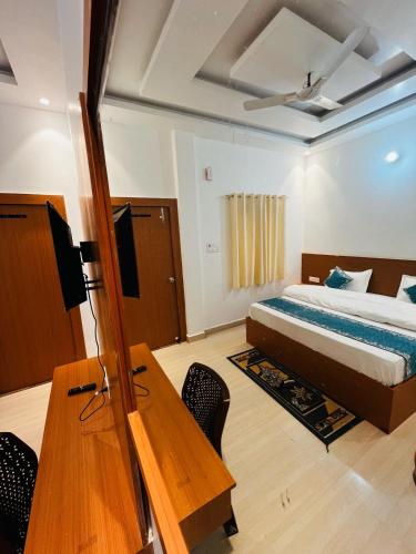 hotel awadh palace