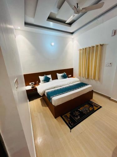 hotel awadh palace