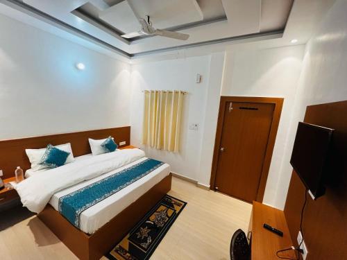 hotel awadh palace