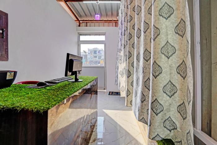 hotel o chawlas hotel and restaurant