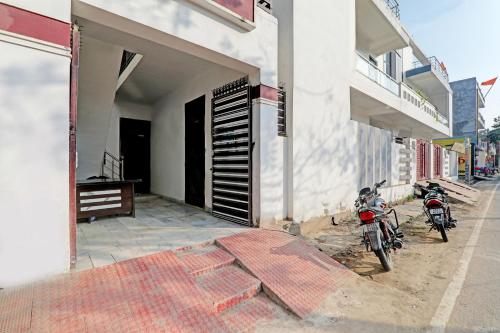 hotel o jankipuram paradise hotel