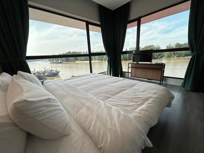 crosview hotel
