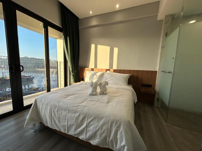 crosview hotel