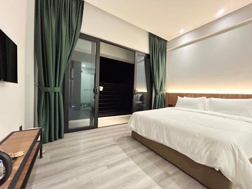 crosview hotel
