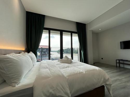 crosview hotel