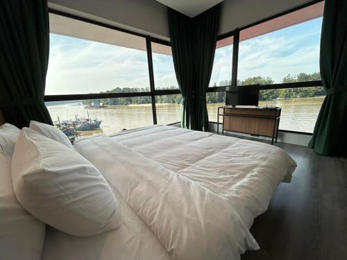 crosview hotel