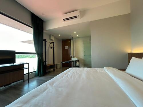 crosview hotel