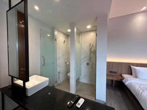 crosview hotel