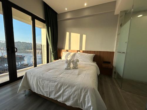 crosview hotel