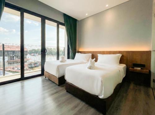 crosview hotel