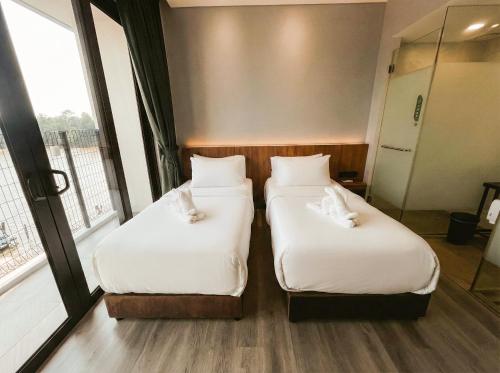 crosview hotel