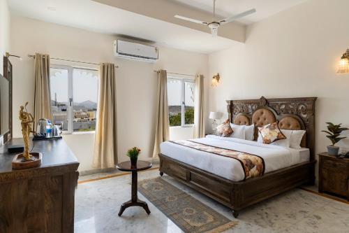 The Royal Courtyard,,3 star