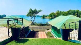 Amigos Lake Resort,,3 star