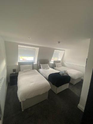 the crest hotel
