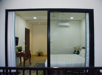 arambol sweet lake resort