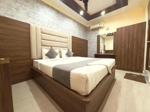 Hotel Boss Palace,,2 star