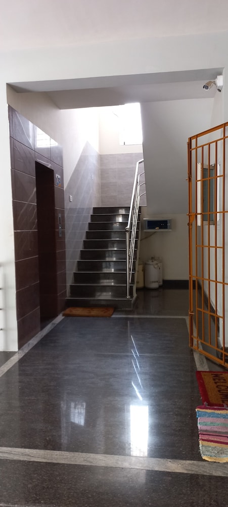 shantham service apartments indumangar