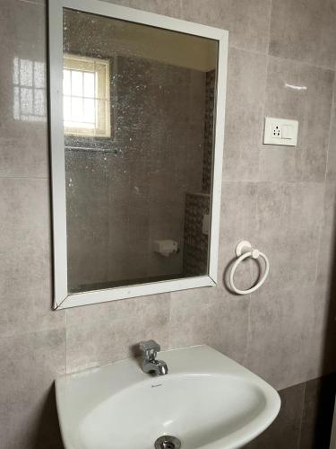 shantham service apartments indumangar