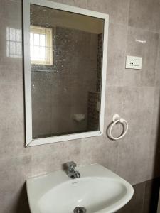 shantham service apartments indumangar