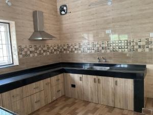 shantham service apartments indumangar