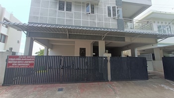 shantham service apartments indumangar