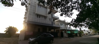 shantham service apartments indumangar
