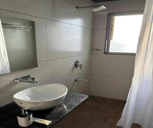 sunny executive satara