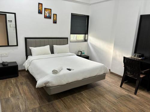 Sunny Executive Satara,,2 star