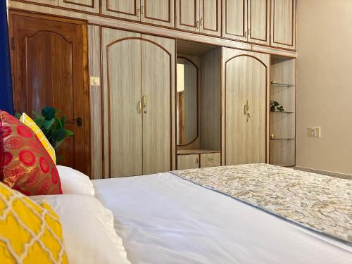 palace hostel by borrbo mysore