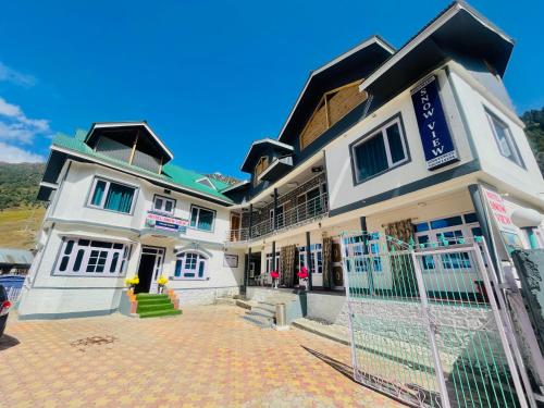 Sonamarg Snow View,,3 star