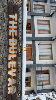 the bulevar whispering willow