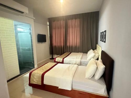 kingsman boutique hotel