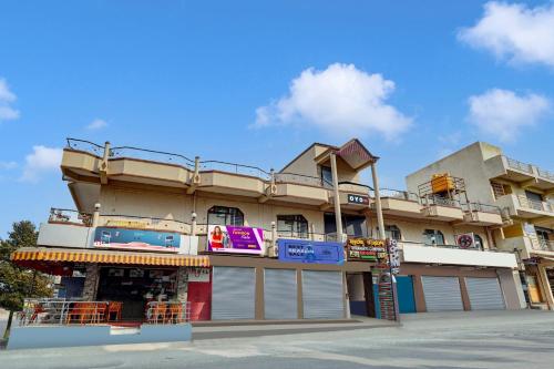 Shravanya Comforts,,3 star