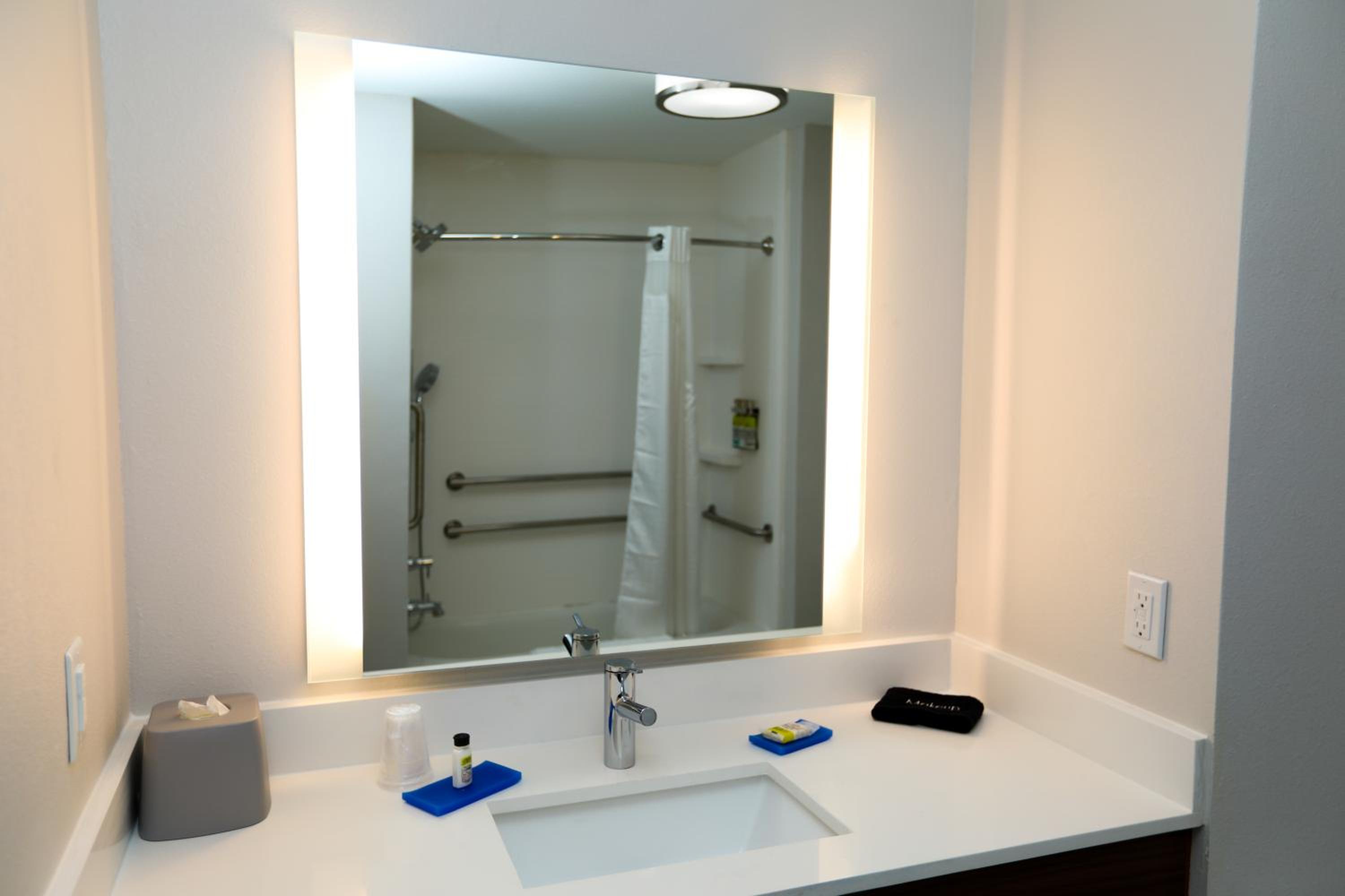 holiday inn express hillsboro i 35 by ihg