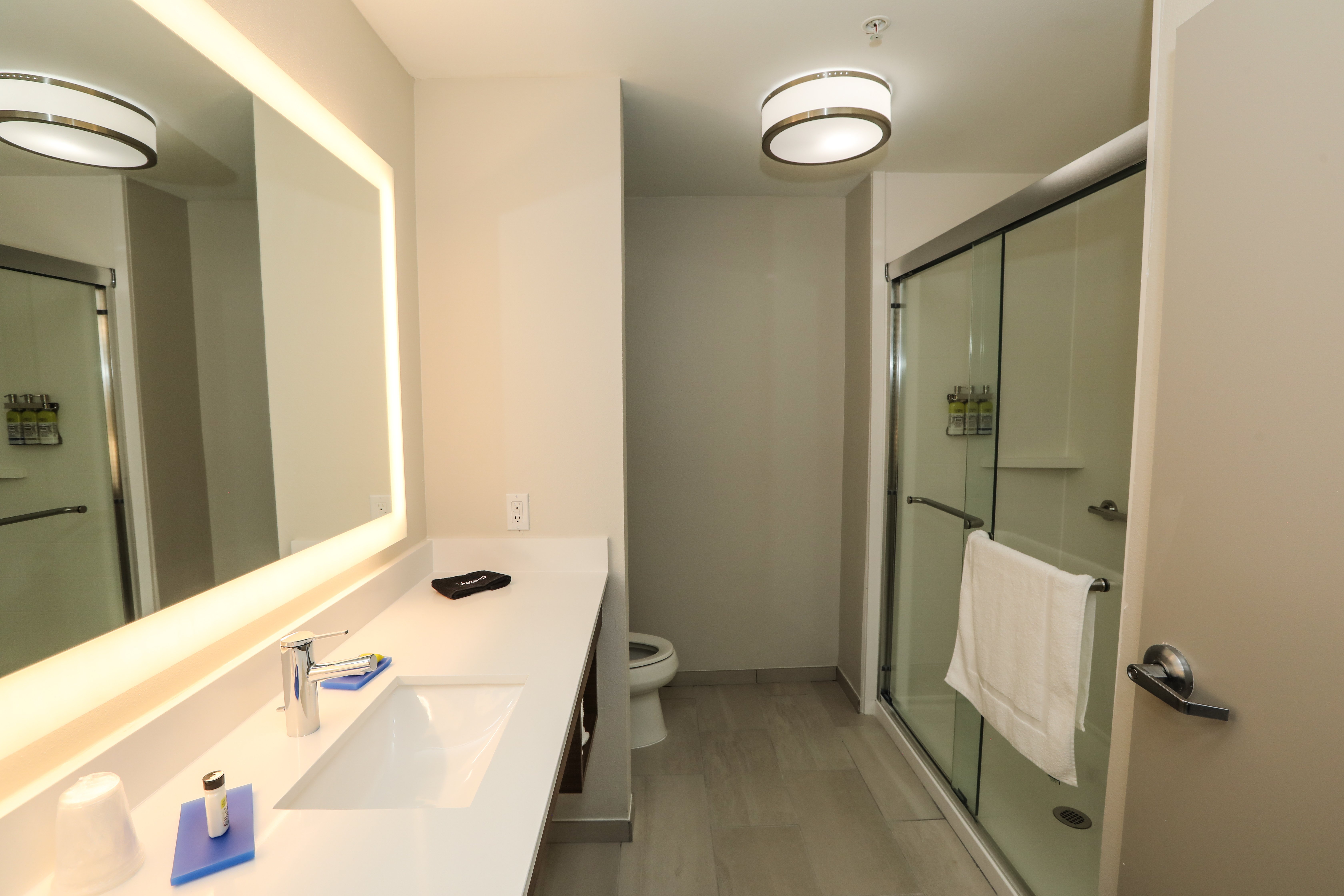 holiday inn express hillsboro i 35 by ihg