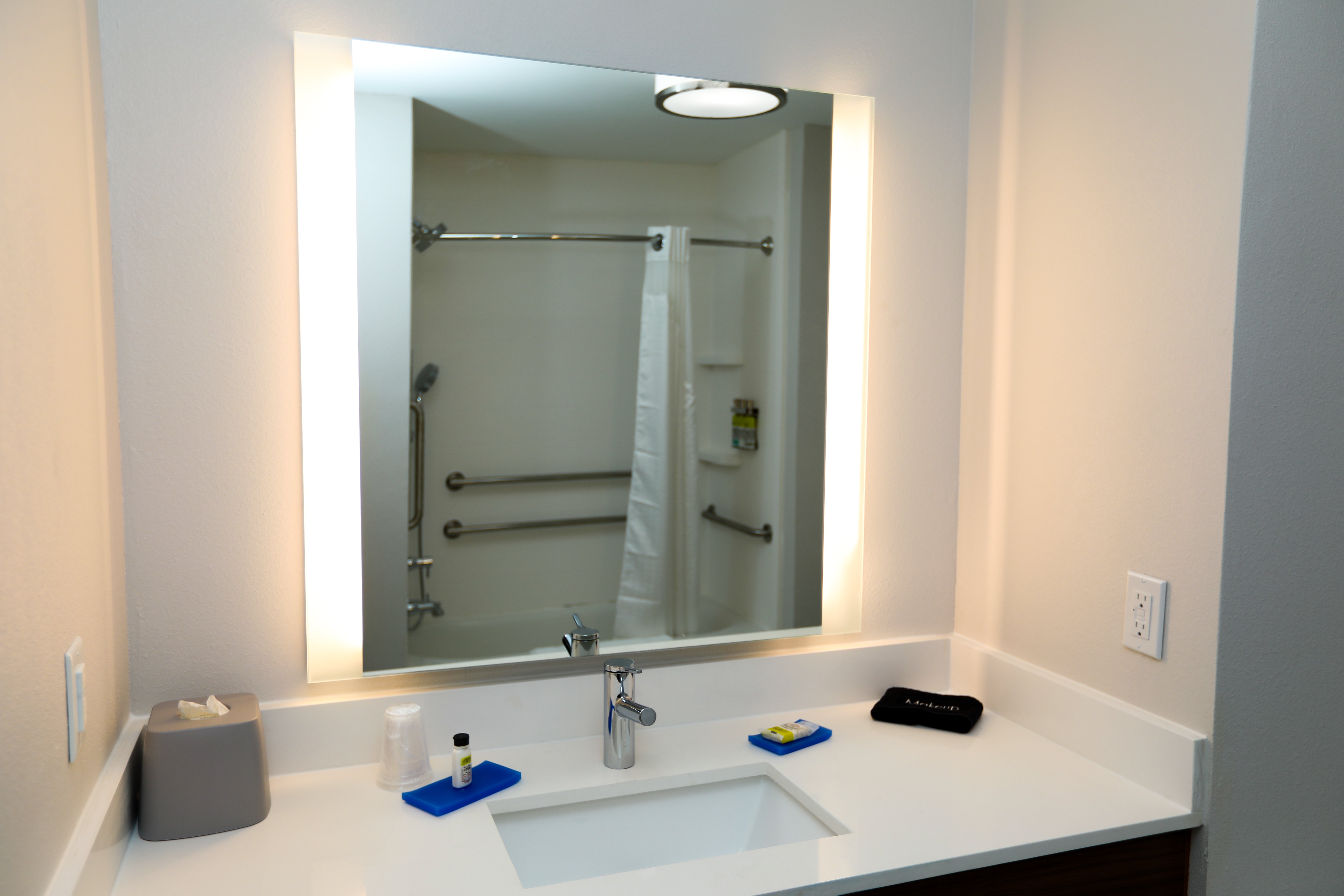 holiday inn express hillsboro i 35 by ihg