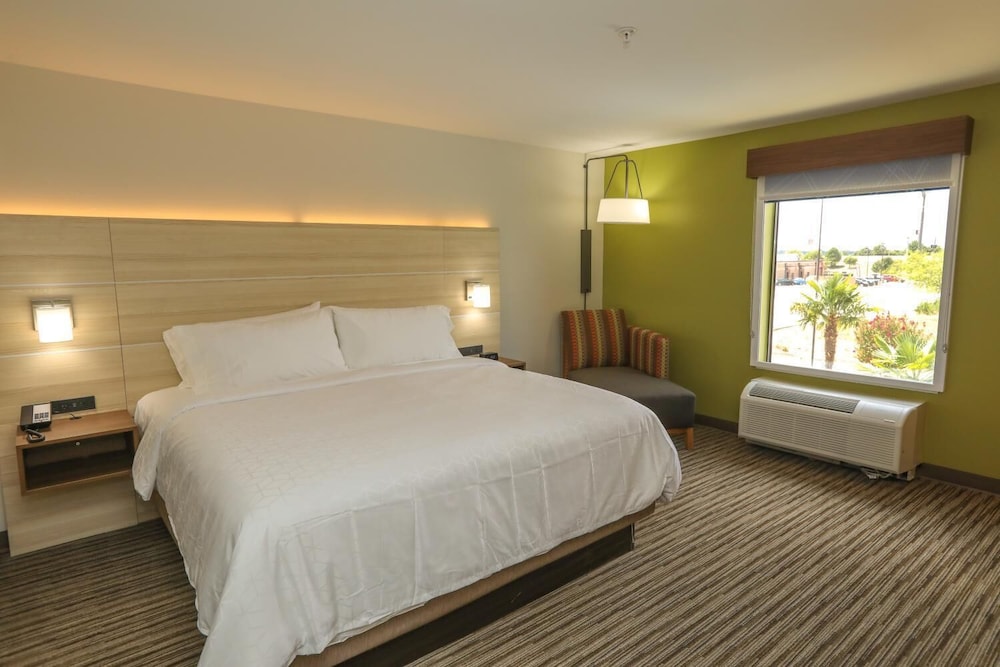 holiday inn express hillsboro i 35 by ihg