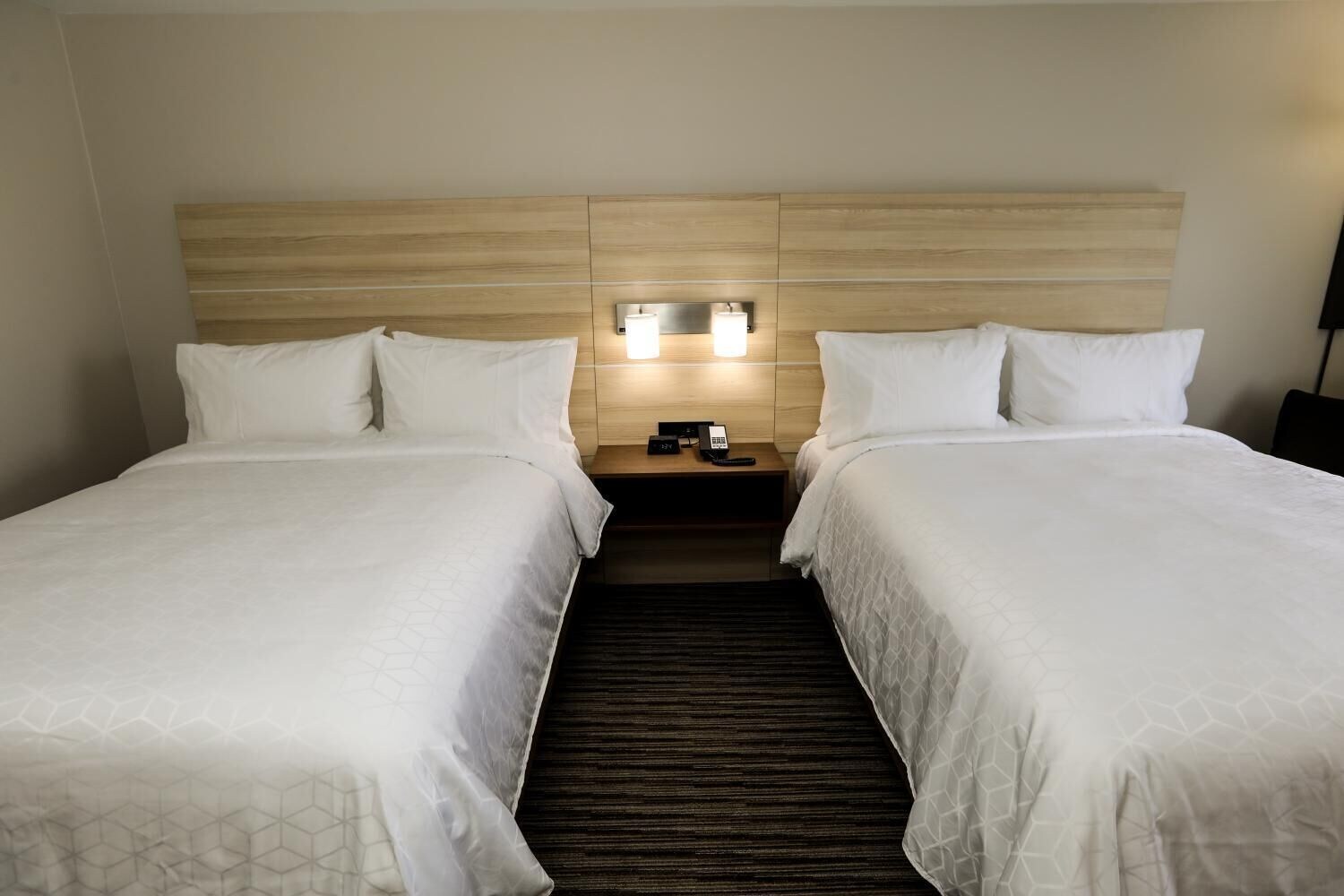holiday inn express hillsboro i 35 by ihg