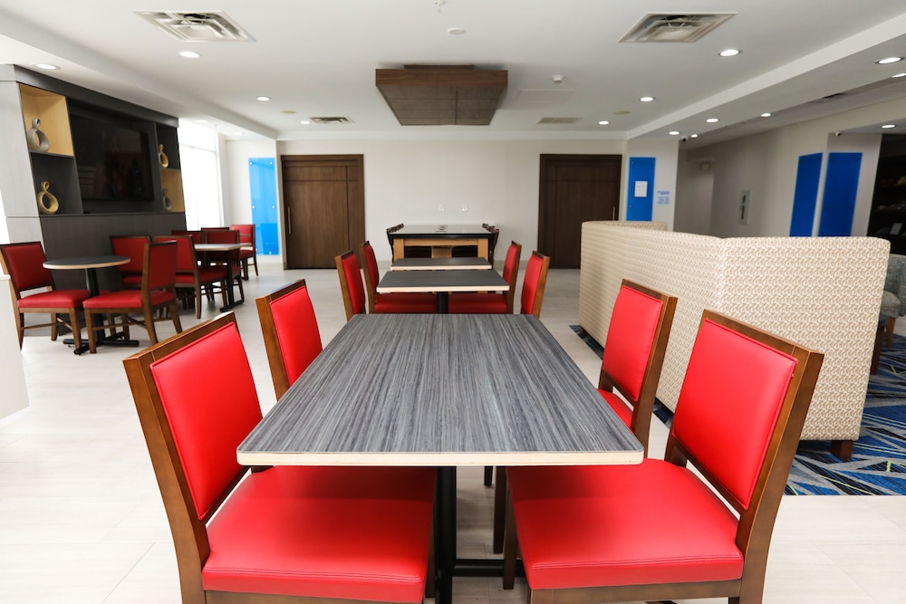 holiday inn express hillsboro i 35 by ihg