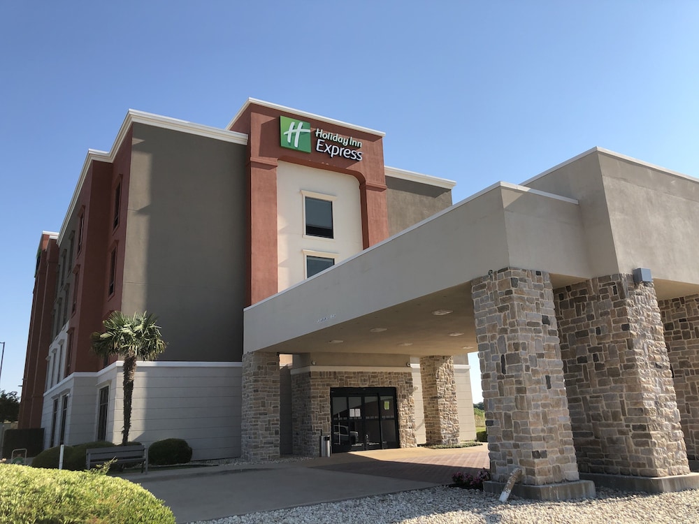 holiday inn express hillsboro i 35 by ihg