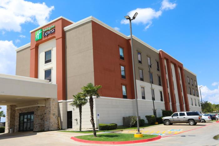 holiday inn express hillsboro i 35 by ihg
