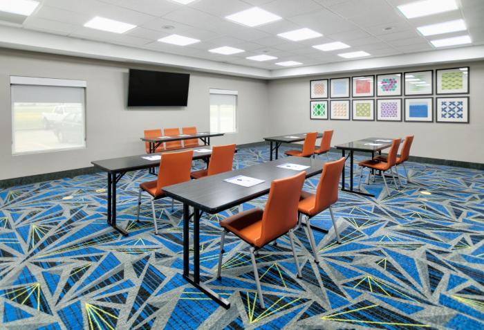 holiday inn express hillsboro i 35 by ihg