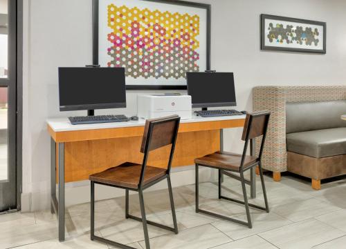holiday inn express hillsboro i 35 by ihg
