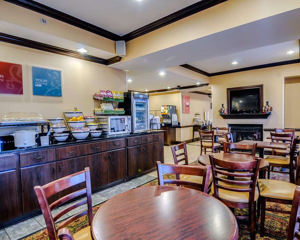 comfort inn and suites hillsville i 77