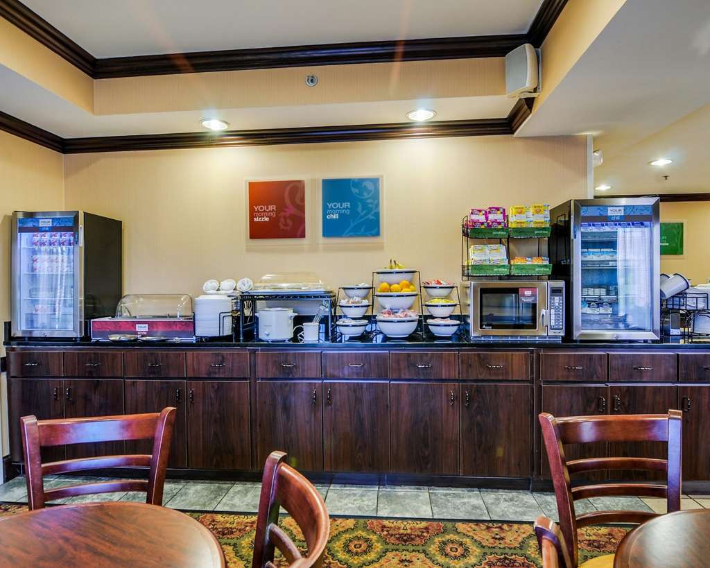 comfort inn and suites hillsville i 77