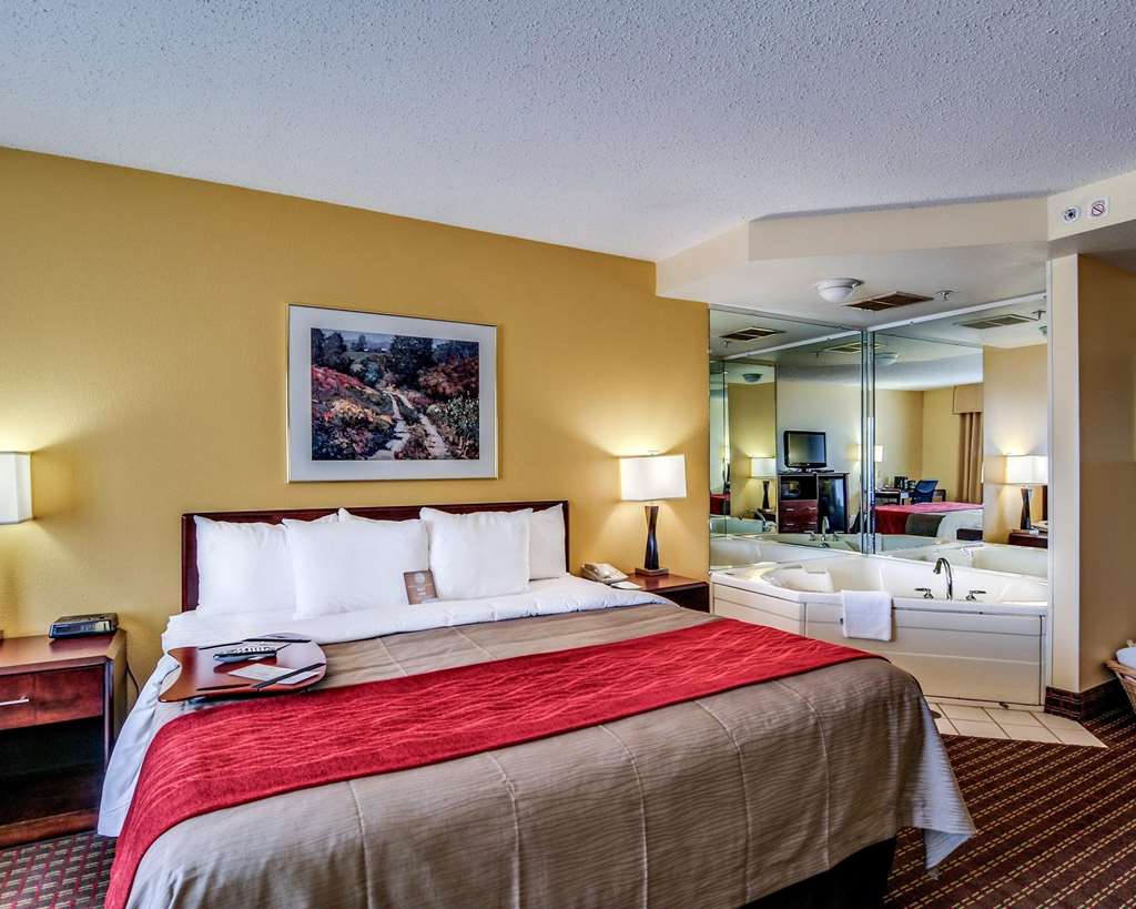 comfort inn and suites hillsville i 77